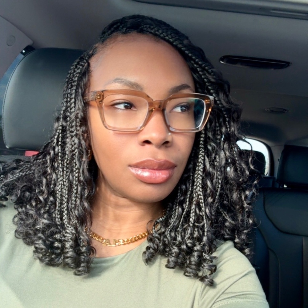 Meet your Posher, Lizequi